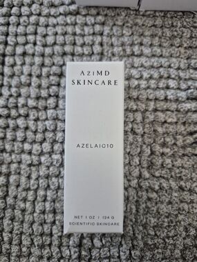 Azelaic10 Serum — White